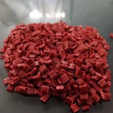 Вторичная гранула полимеров красная